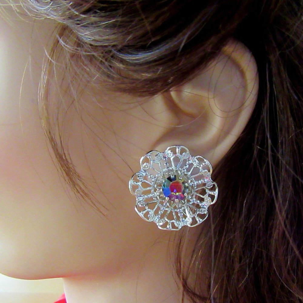 Silver filigree aurora borealis screw back earring